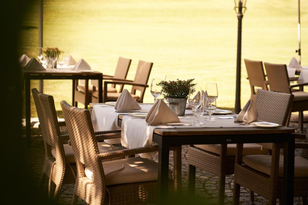 Gaestehaus Am Wasserschloss & Restaurant Wasserschloss Инцлинген Экстерьер фото